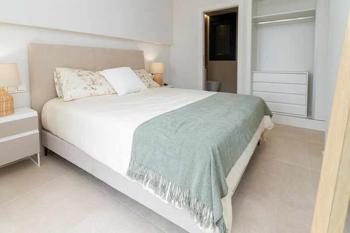 Image No.11-3 Bed Apartment for sale