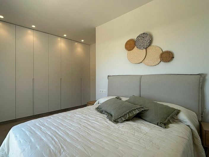 Image No.10-3 Bed Townhouse for sale