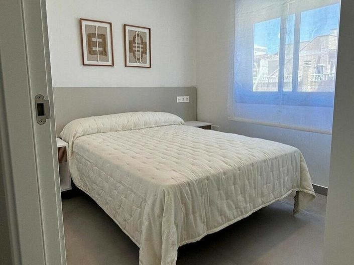 Image No.11-3 Bed Townhouse for sale