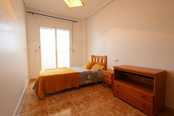 Image No.9-2 Bed Townhouse for sale