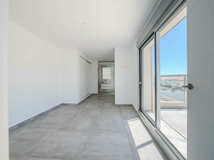 Image No.7-4 Bed Villa for sale