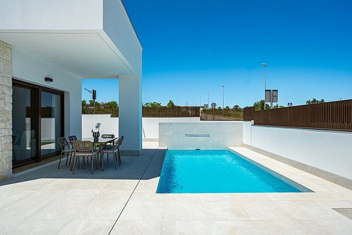 Image No.2-4 Bed Villa for sale