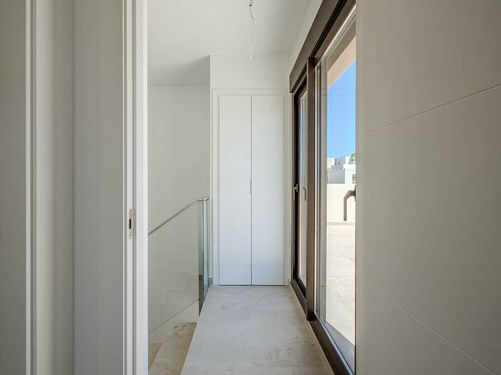 Image No.9-3 Bed Villa for sale