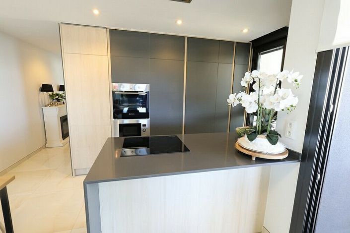 Image No.8-3 Bed Apartment for sale