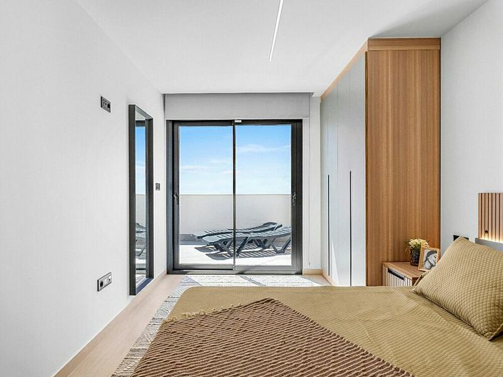 Image No.10-3 Bed Apartment for sale