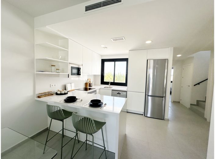 Image No.1-3 Bed Townhouse for sale