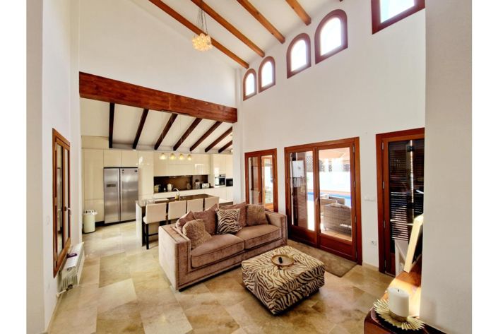 Image No.15-4 Bed Villa for sale