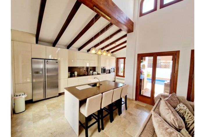 Image No.2-4 Bed Villa for sale