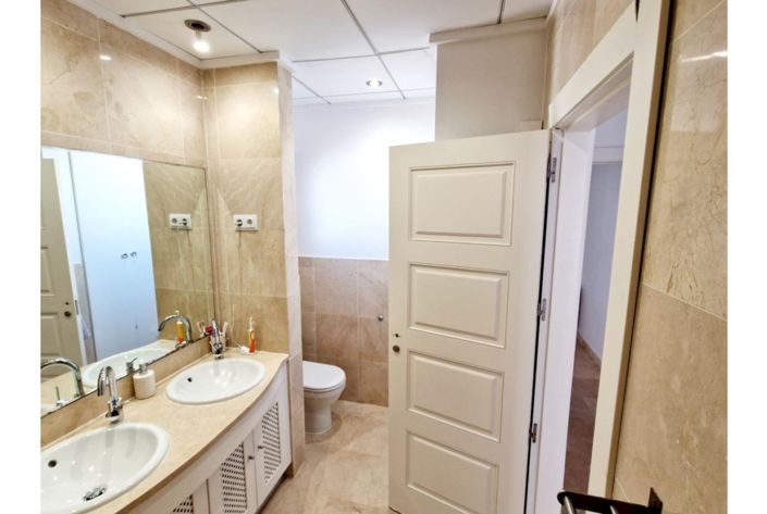 Image No.32-4 Bed Villa for sale