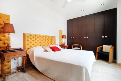 el-valle-rubi-villa-32-bedroom1-03w-1170x785-