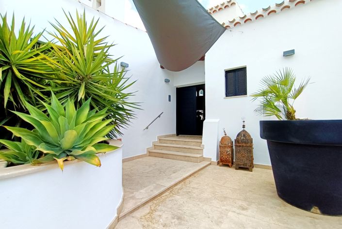 Image No.27-5 Bed Villa for sale