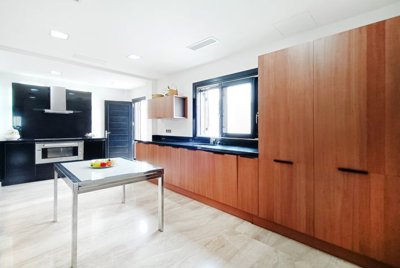 el-valle-rubi-villa-32-kitchen-02w-1170x785-1