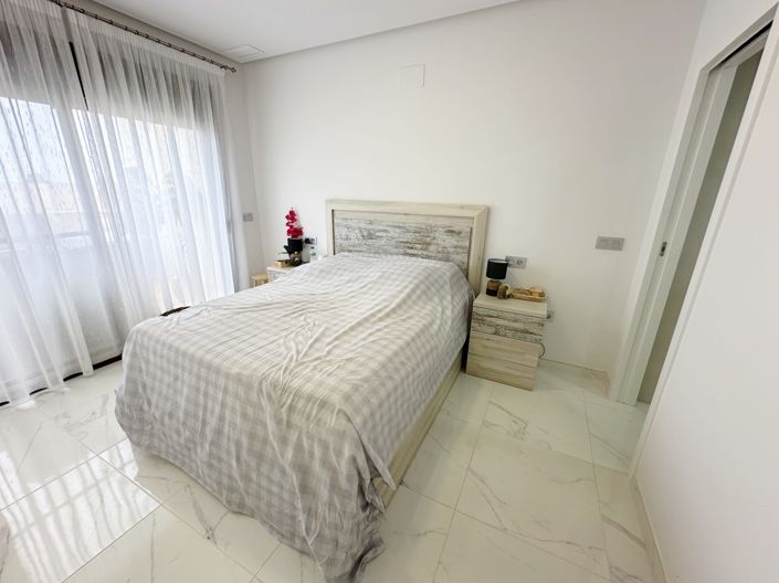 Image No.20-2 Bed Apartment for sale