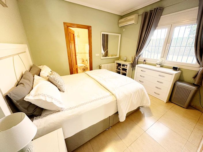 Image No.18-3 Bed Villa for sale