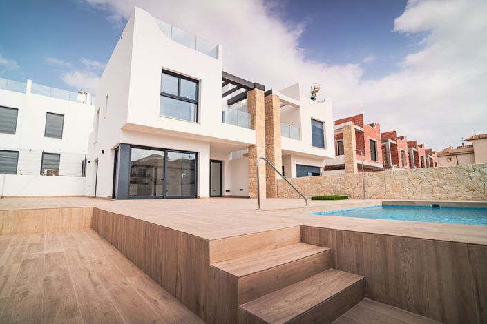 Image No.1-4 Bed Villa for sale