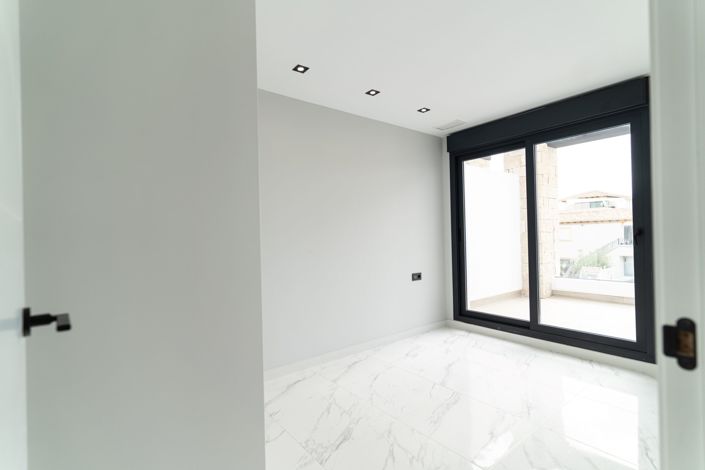 Image No.13-4 Bed Villa for sale