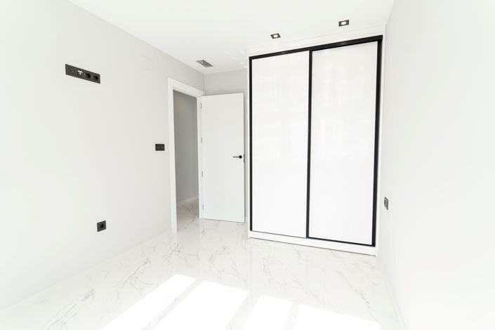 Image No.14-4 Bed Villa for sale