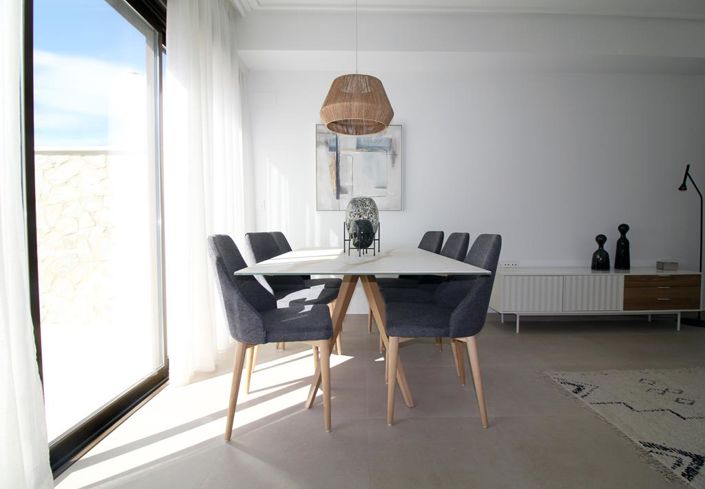 Image No.76-4 Bed Townhouse for sale