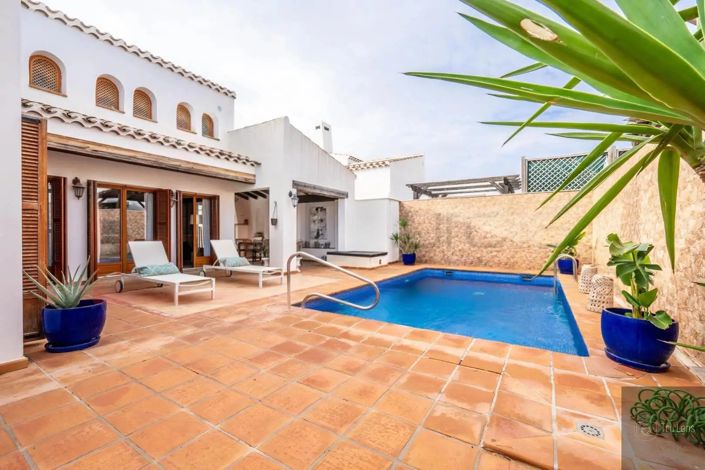 Image No.1-4 Bed Villa for sale