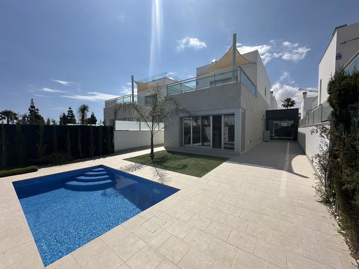 Image No.1-4 Bed Villa for sale