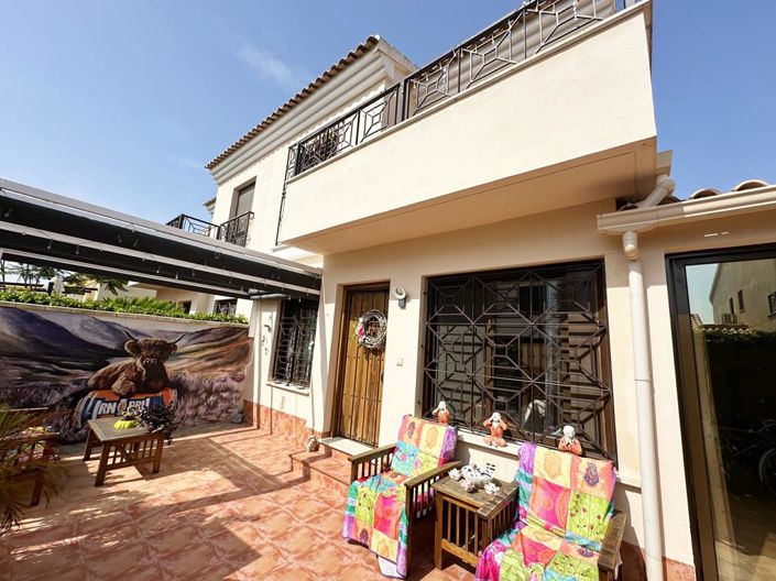 Image No.1-4 Bed Townhouse for sale