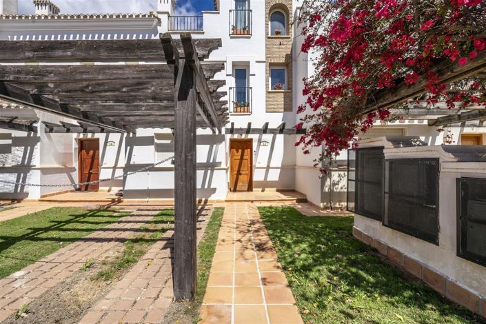 Image No.1-3 Bed Townhouse for sale