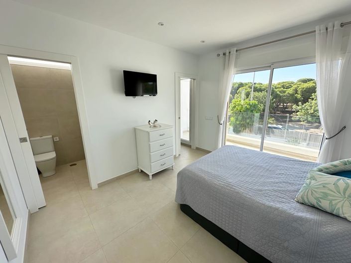 Image No.19-3 Bed Villa for sale