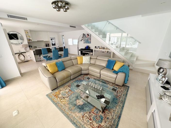 Image No.2-3 Bed Villa for sale