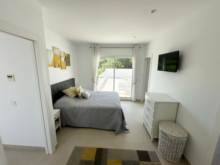 Image No.29-3 Bed Villa for sale