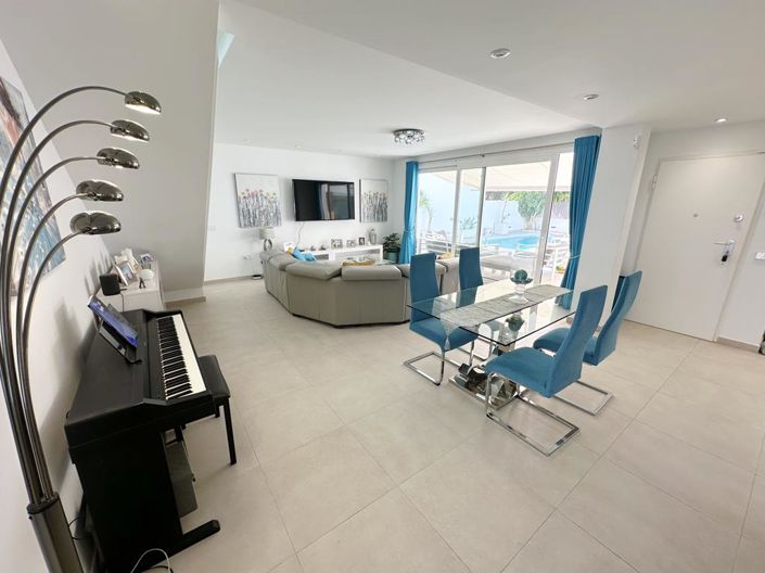 Image No.9-3 Bed Villa for sale