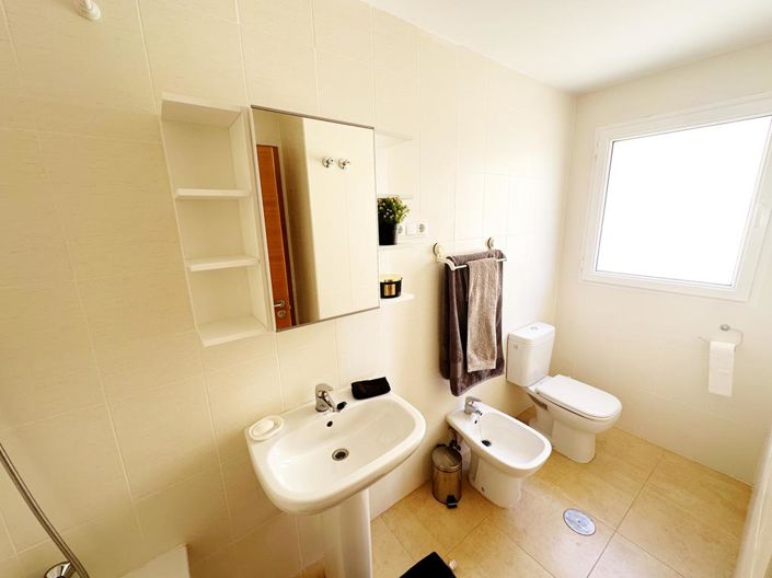 Image No.19-3 Bed Apartment for sale