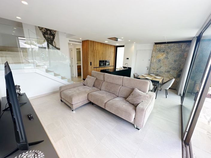 Image No.10-3 Bed Villa for sale