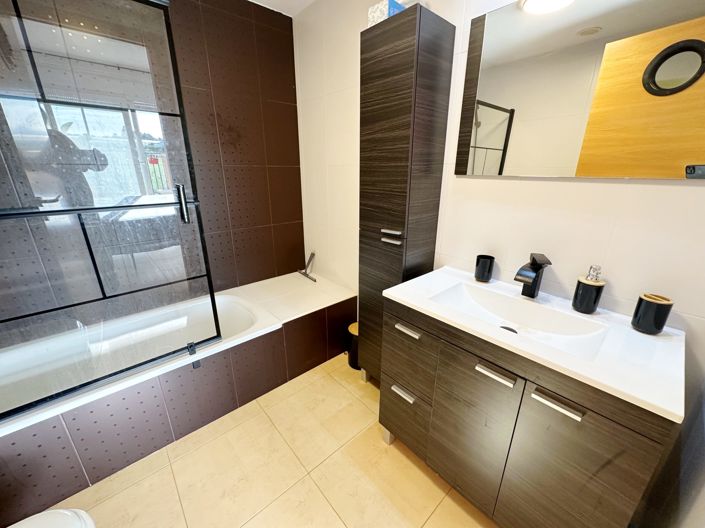 Image No.26-2 Bed Apartment for sale