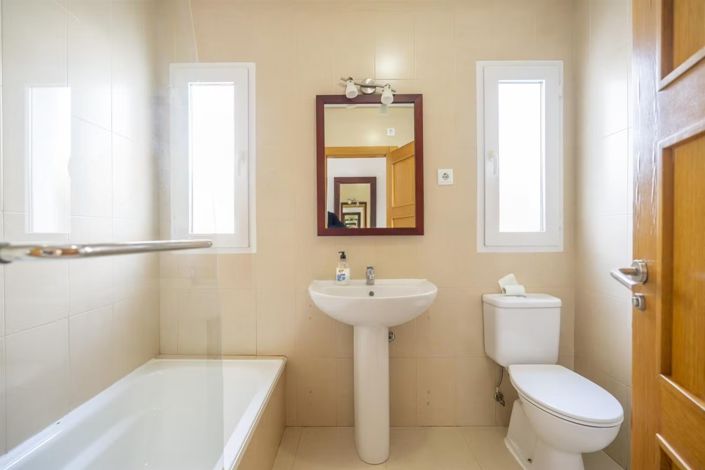 Image No.19-3 Bed Villa for sale