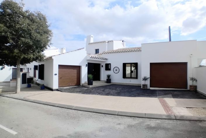 Image No.1-4 Bed Villa for sale