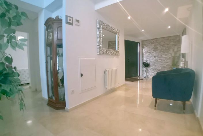 Image No.10-4 Bed Villa for sale