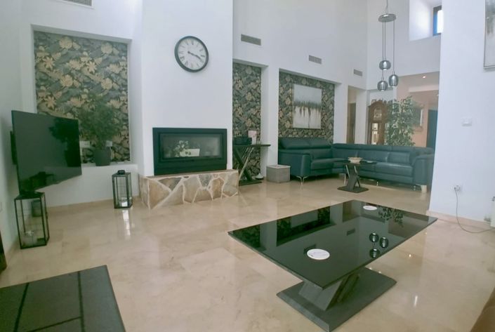 Image No.3-4 Bed Villa for sale