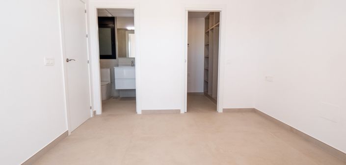 Image No.14-5 Bed Villa for sale