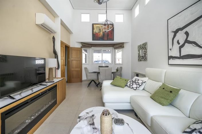 Image No.3-3 Bed Villa for sale