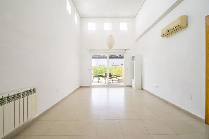 Image No.2-2 Bed Villa for sale