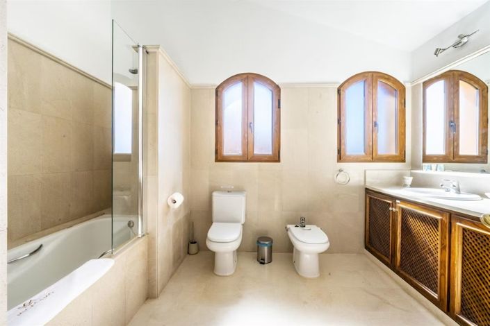 Image No.10-4 Bed Villa for sale