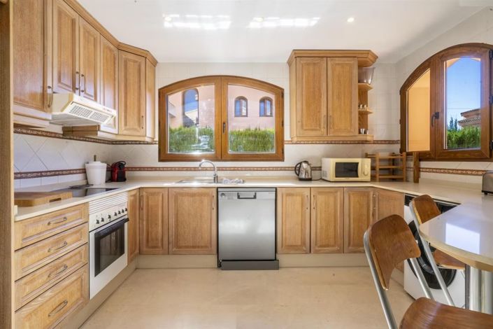 Image No.3-4 Bed Villa for sale