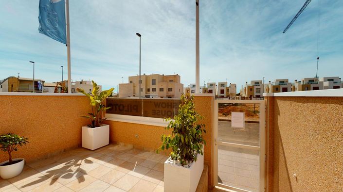 Image No.32-3 Bed Townhouse for sale