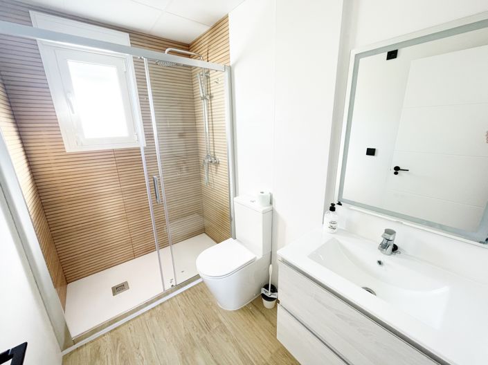 Image No.12-3 Bed Townhouse for sale