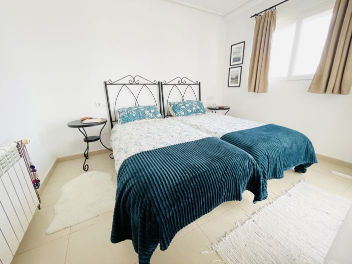 Image No.20-2 Bed Townhouse for sale