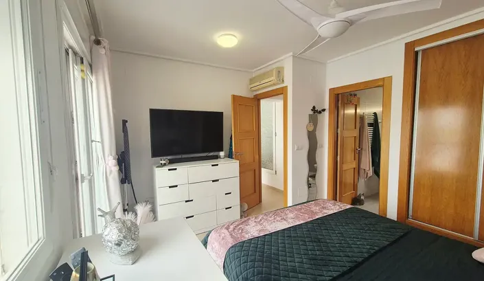 Image No.12-2 Bed Townhouse for sale