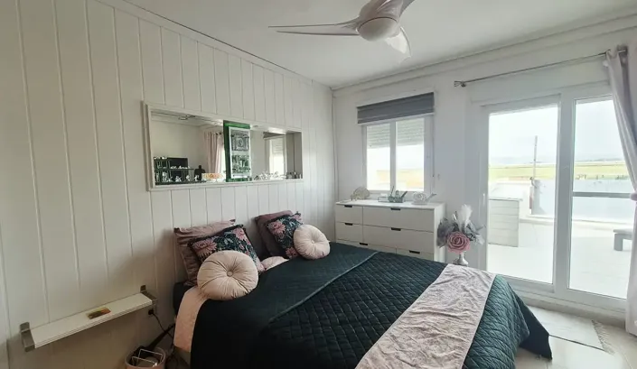 Image No.15-2 Bed Townhouse for sale