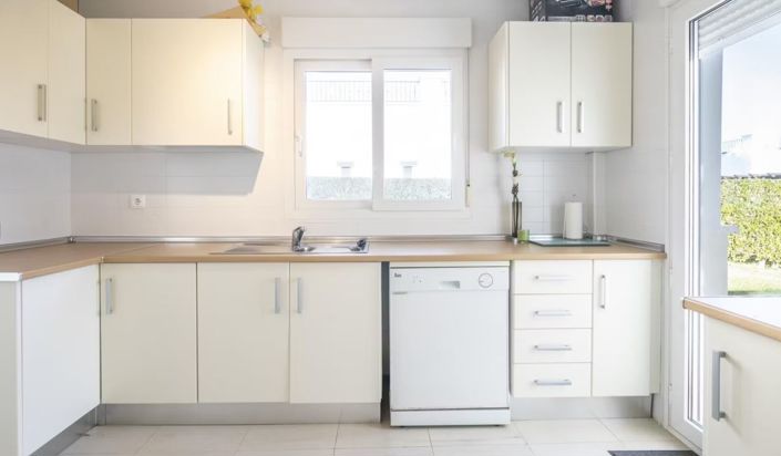 Image No.10-3 Bed Villa for sale