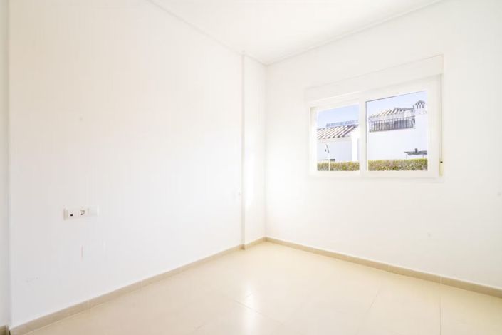 Image No.17-2 Bed Villa for sale