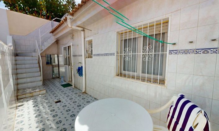 Image No.20-2 Bed Townhouse for sale